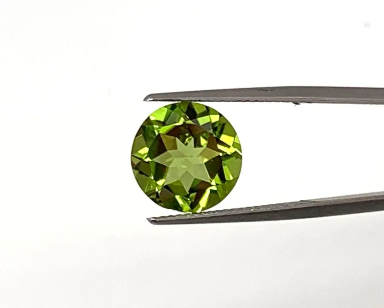 5.26 Carat Apple Green Peridot Round, Unset Loose Pendant, 3-Stone Ring Gemstone